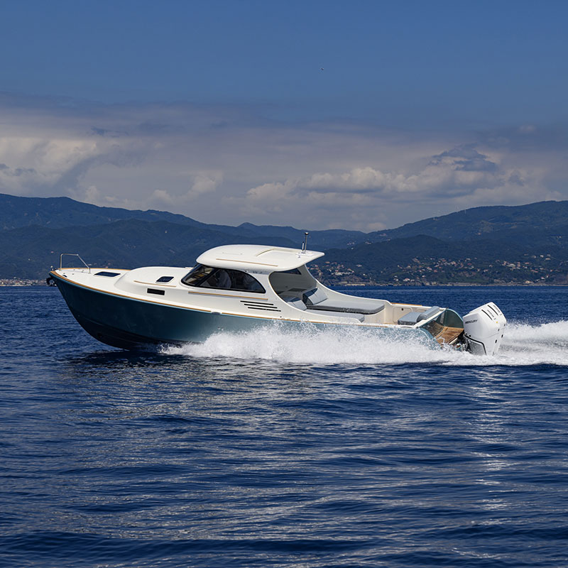 Toy 36 Fly Fuoribordo lato sinistro