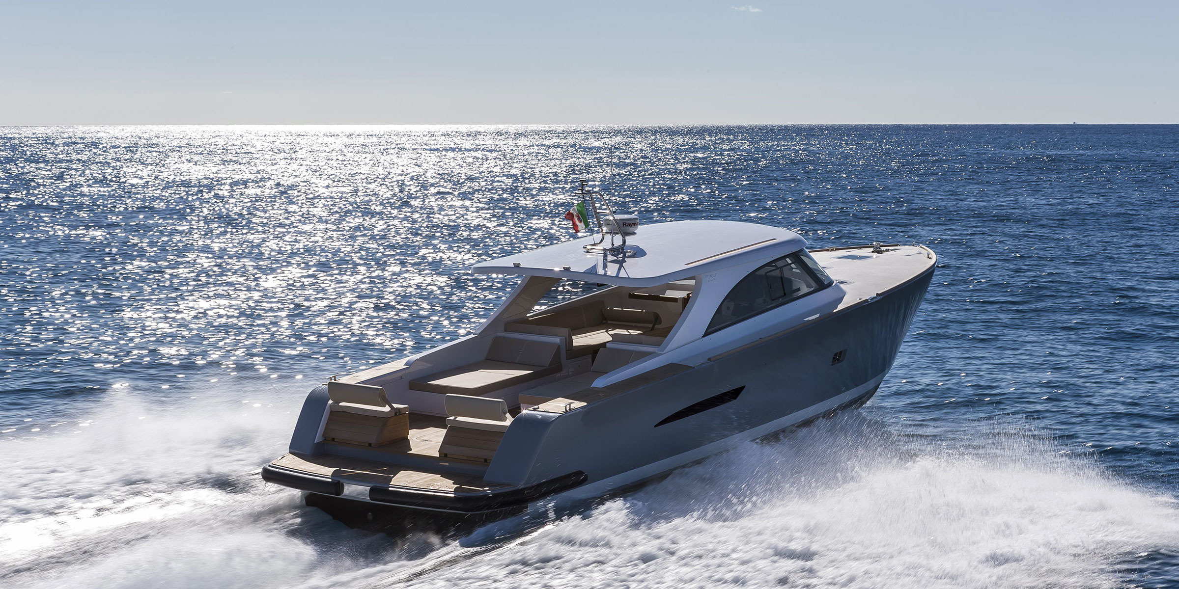 Toy Marine 47 barca a motore classica in navigazione